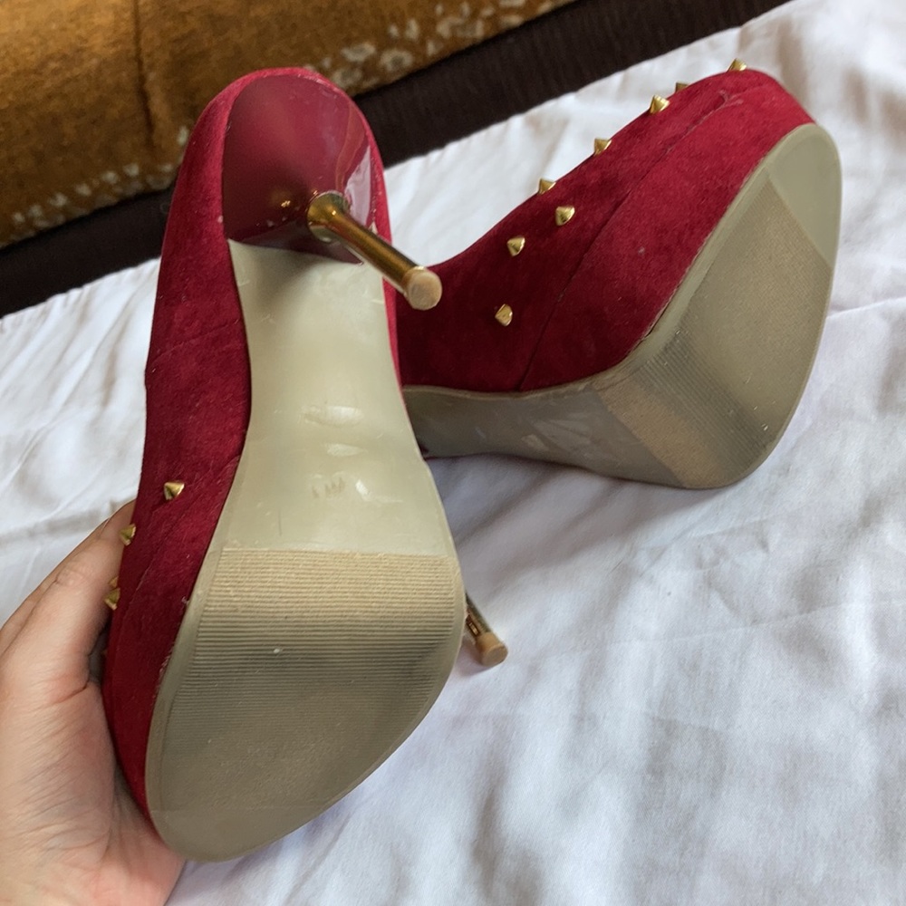 Shoedazzle maroon gold stud pumps - Picture 4 of 5